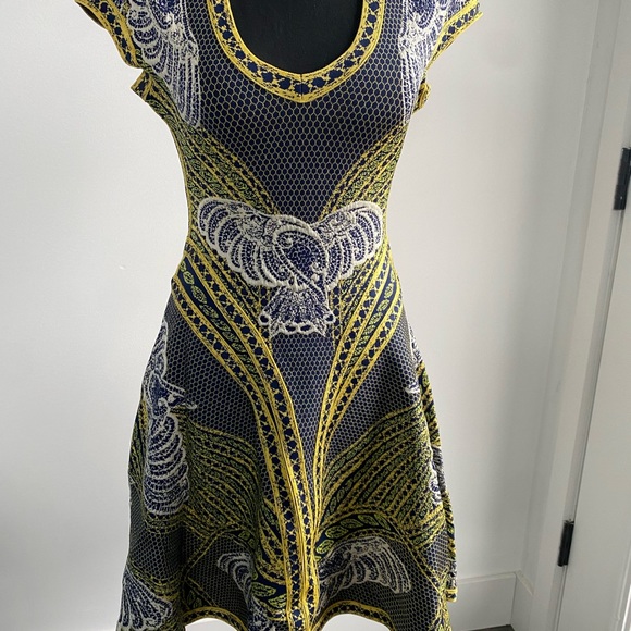 Herve Leger Unique Dress! Blue, Yellow & Cream Size XS - Picture 12 of 12
